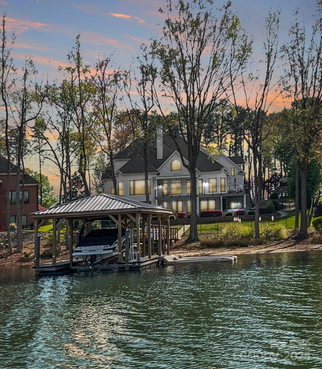 The Peninsula - Residential