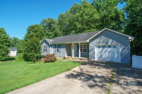 Single Family Residence in Hickory NC 1958 Bakers Glade Lane.jpg