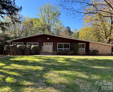 Photo of 4316 Bellwood Lane, Charlotte, NC 28270 (MLS # 4363149)