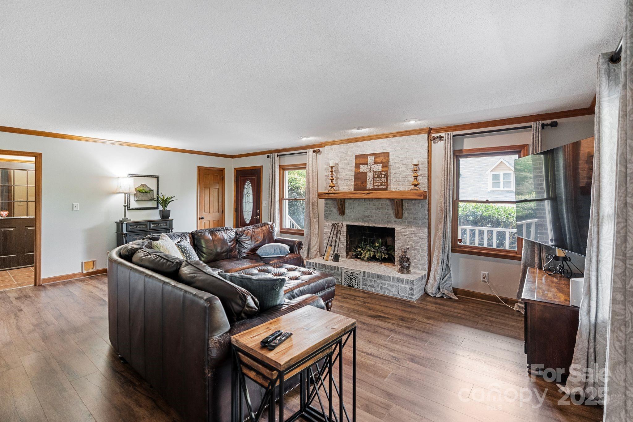 1114 Autumnwood Lane