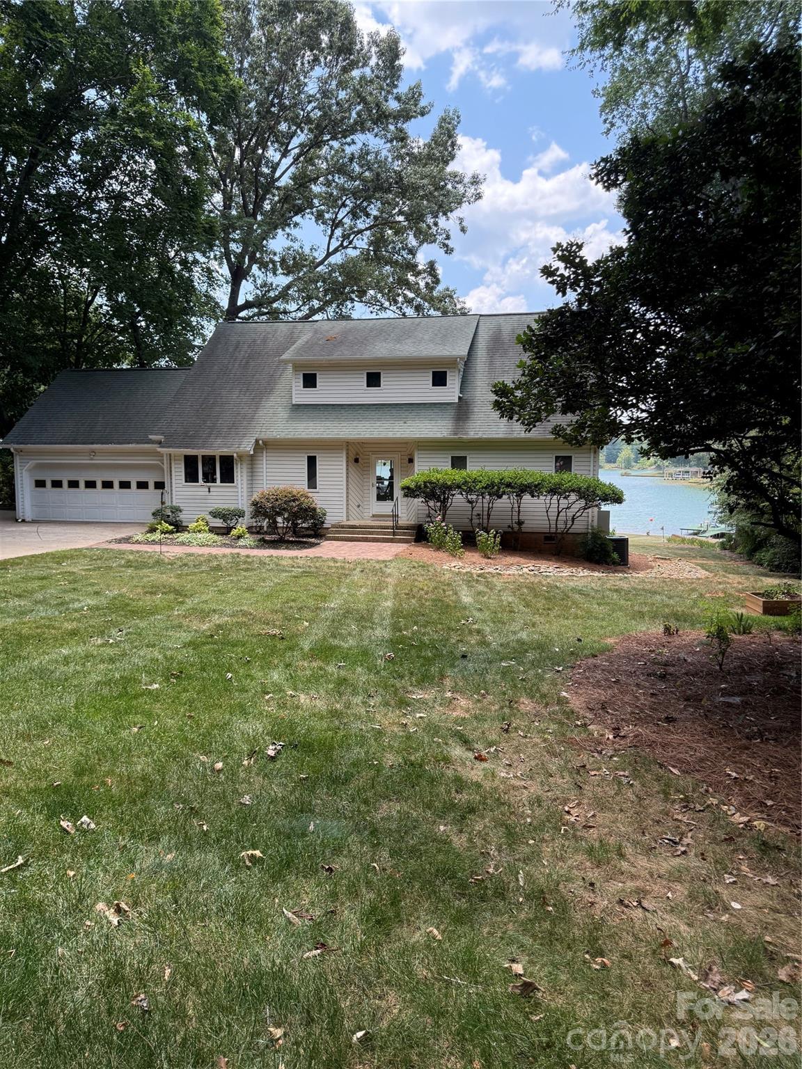 2216 Holly Lane