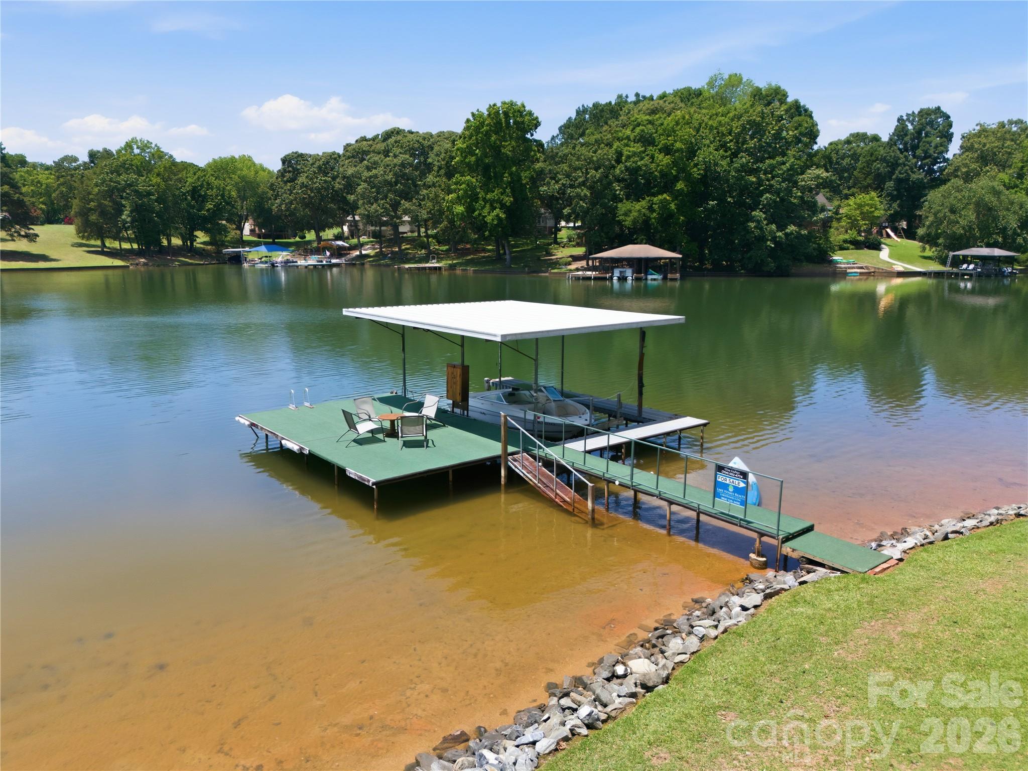 2216 Holly Lane