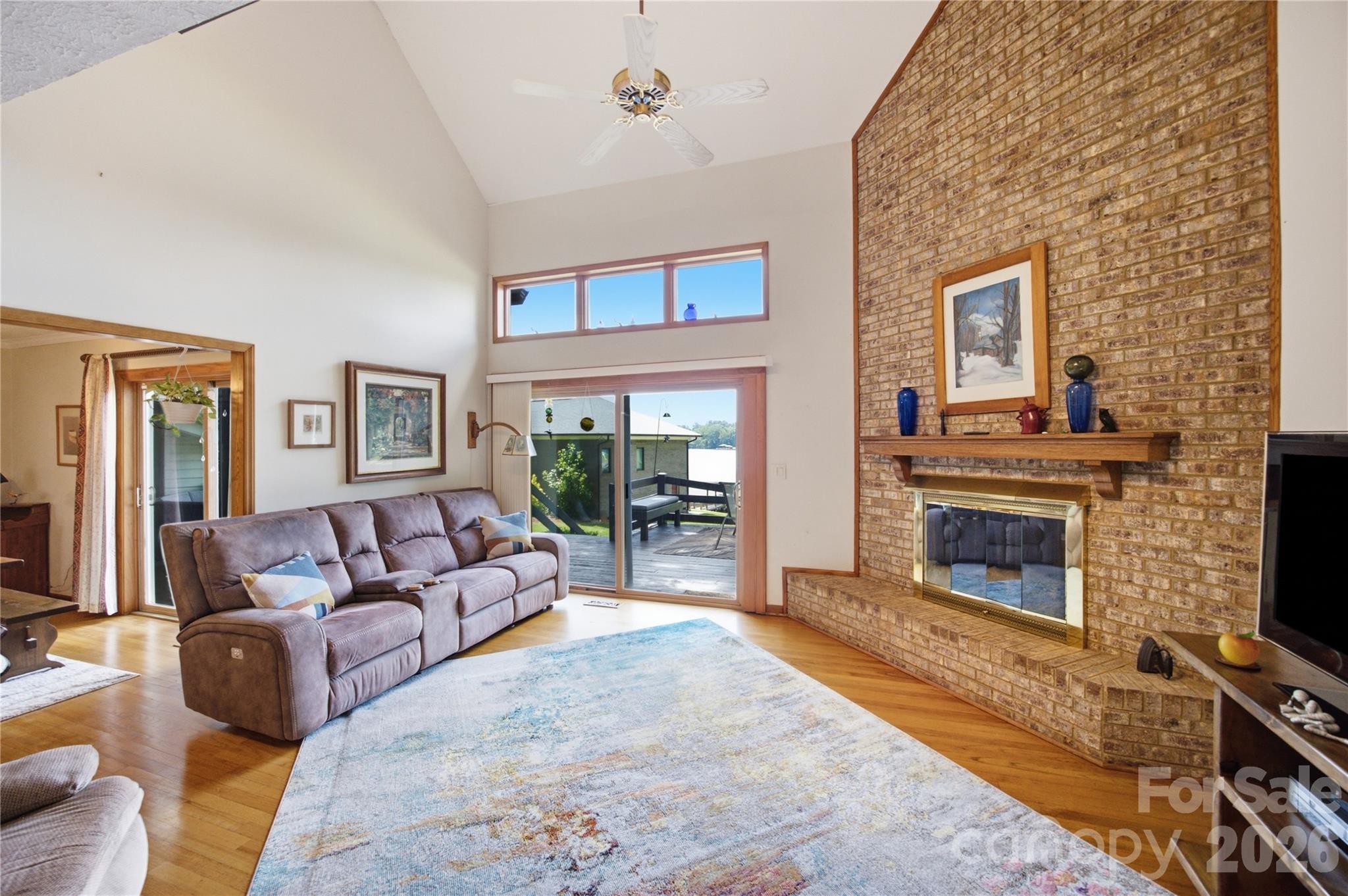 2216 Holly Lane