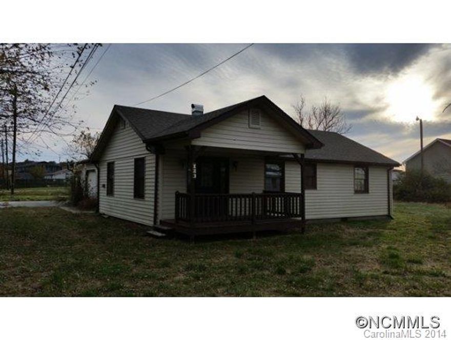 **Offer deadline 5pm EST on 12/5/14.** Cute 3 bed/2 bath home in very convenient Fletcher location.  Easy access to Hwy 25 and amenities. Home features a very level lot, living room w/ fireplace, den, laundry, oversized/attached garage w/ add'l heated room/office (not counted in advertised sqft), and covered front porch. Seller/Agent make no representations. MLS info not guaranteed.  Please review attached offer instructions