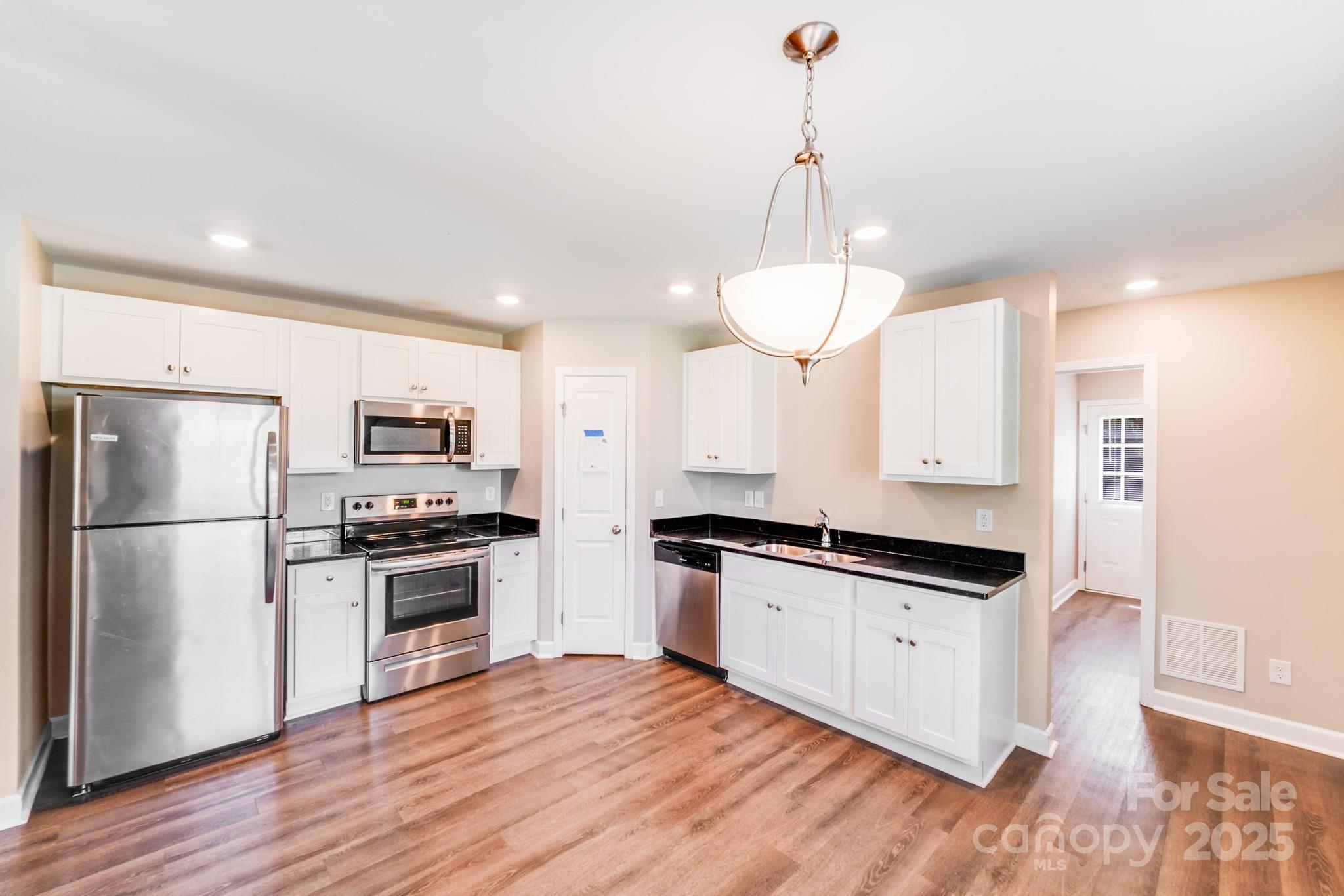 64 Hawthorne Street SW