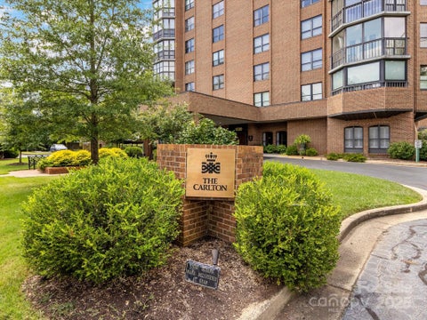 Photo for 1530 Queens Road 702