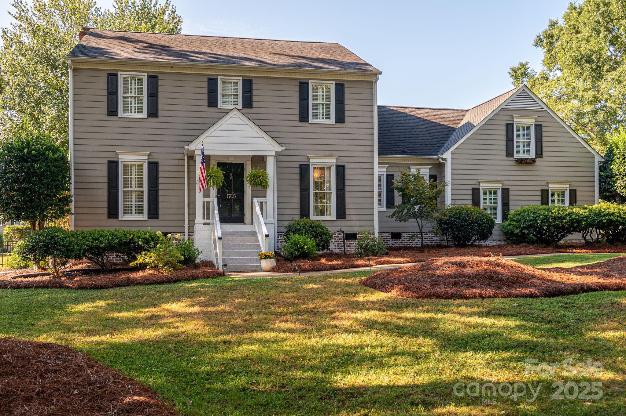 1705 Clubview Circle