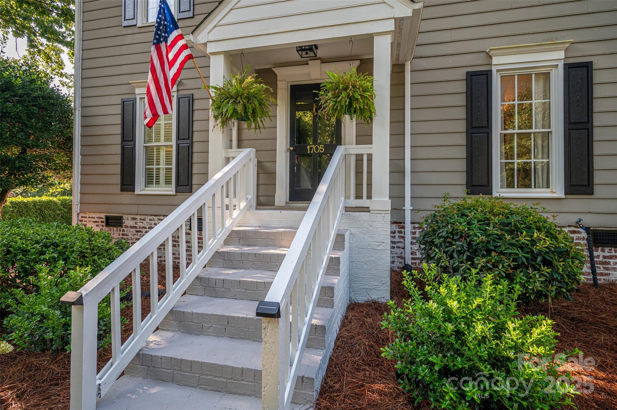 1705 Clubview Circle