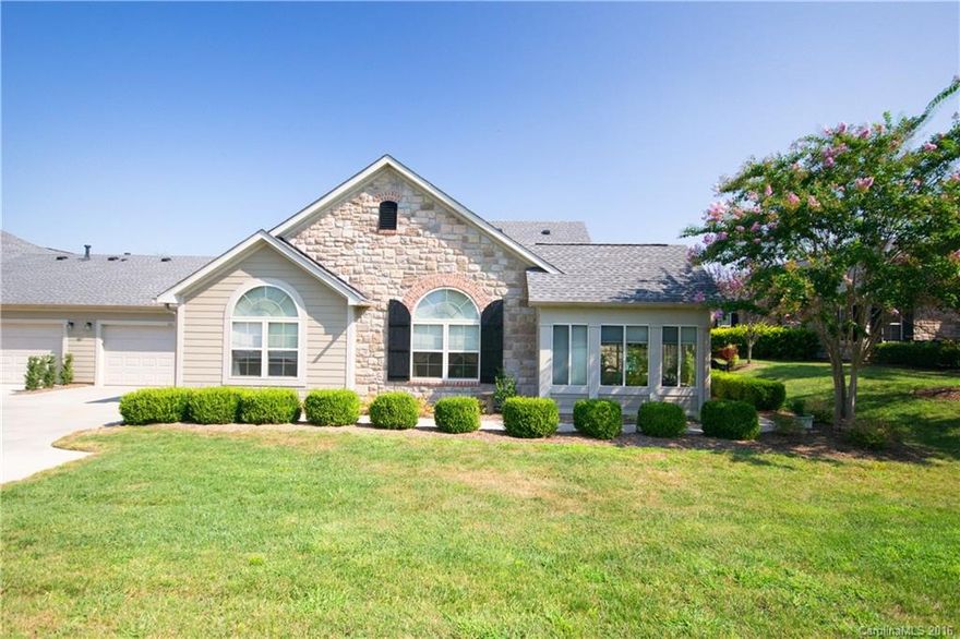 Beautiful 2 bedroom 2 bath condo. Maintenance free living! Home features open floor plan with spacious kitchen, granite counters, back splash, butler's pantry and great room with gas log fireplace. Master on main has vaulted ceilings and master bath with oversize shower and dual sinks. First floor office and sun room with lots of natural light. Close to dining, shopping and minutes from I77 and Uptown. Move in ready, must see.