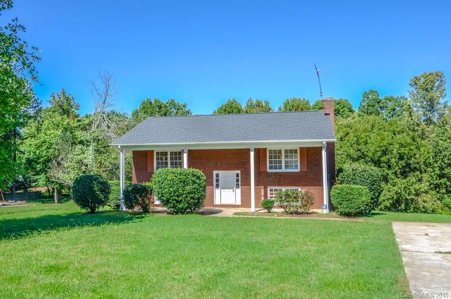 4 bedroom, 2 bath full brick home in Union County with .96 acres of land! Main level features spacious open living area, dining, kitchen, breakfast and deck overlooking peaceful land with mature trees. Also on the main level - 2 bedrooms and 1 full bath. The lower level features a large bonus room with brick fireplace and walk-out access to the back yard. Also 2 additional bedrooms, 1 full bath and laundry room. Great home with excellent features in established neighborhood with no HOA!