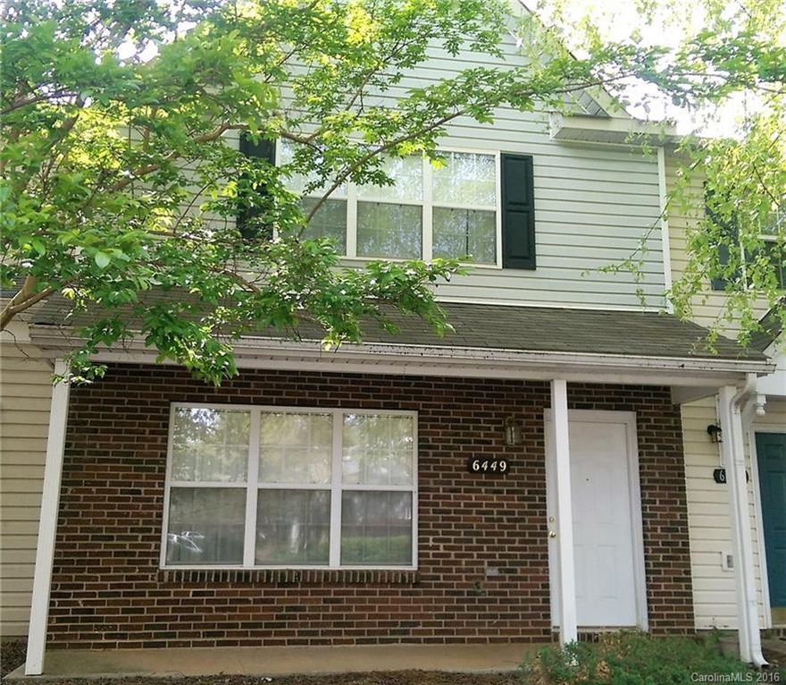 This Home is Super clean, has been freshly painted, new flooring in kitchen, open floor plan, gas log fireplace in family room. Kitchen w/island, lots of counter space. 2 master bedrooms up. New AC 2015. Convenient to University Area restaurants & Shopping.