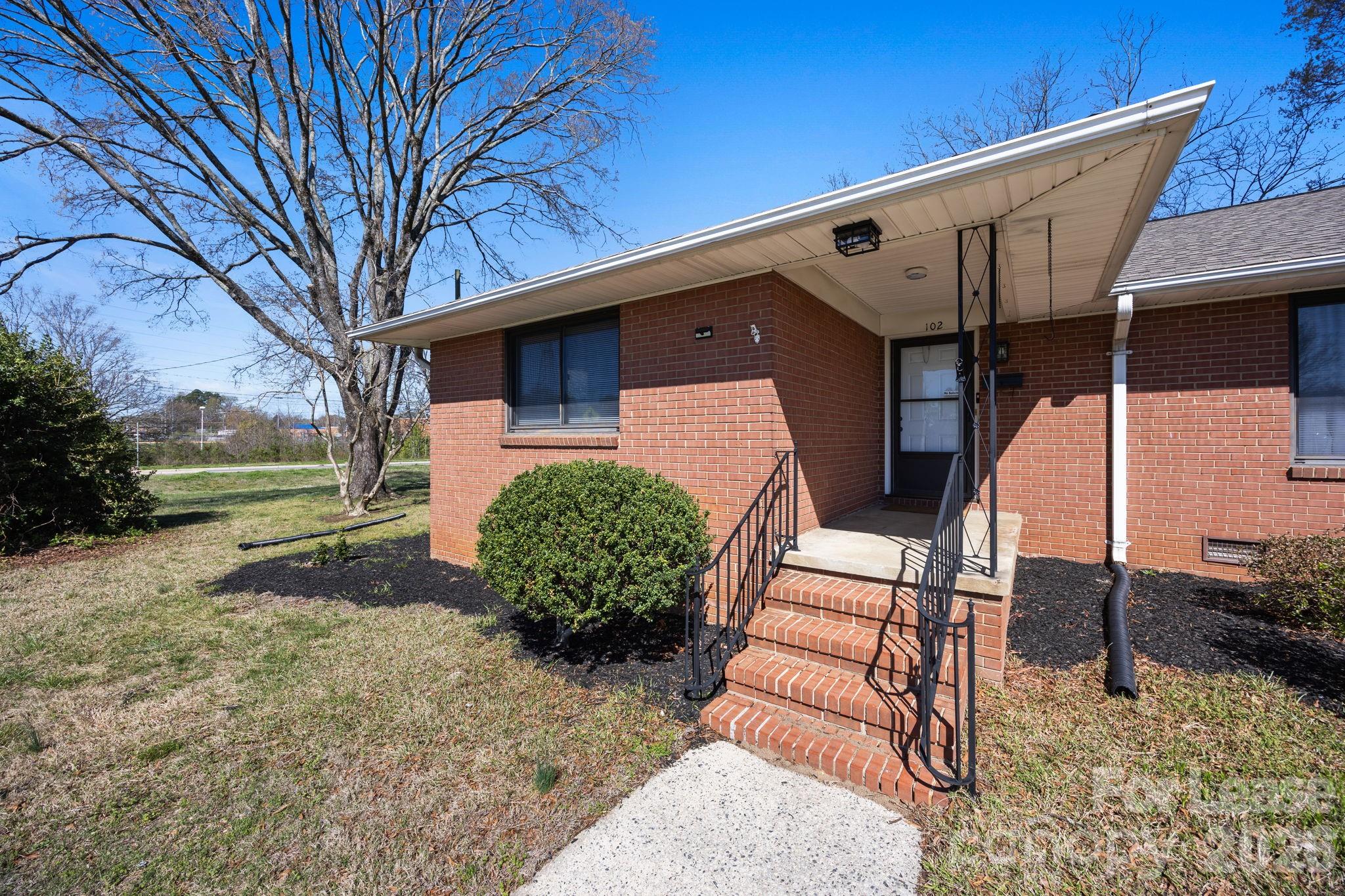 102 STEWART Street NW