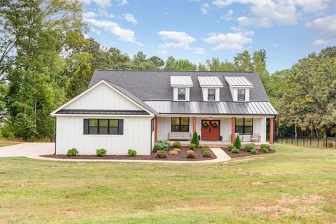 Photo of 974 Armstrong Road, Belmont, NC 28012 (MLS # 4310763)