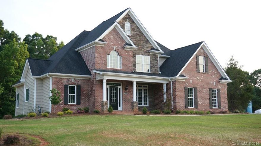 NEW CONSTRUCTION: Beautiful home on .70 acres in the heart of Davidson County. Enjoy a 2 story foyer and living room. Elegant coffered ceilings in dining room and tray ceilings in master suite. Master suite is on main level. Jack and Jill bathroom upstairs and bonus room! Ample storage space with an attached, side-entry, two-car garage. Stainless steel appliances and absolutely stunning finishes throughout this home! House sits on corner lot