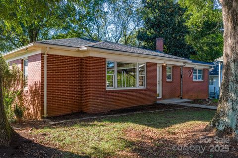 Photo of 508 N 1st Avenue, Maiden, NC 28650 (MLS # 4309320)