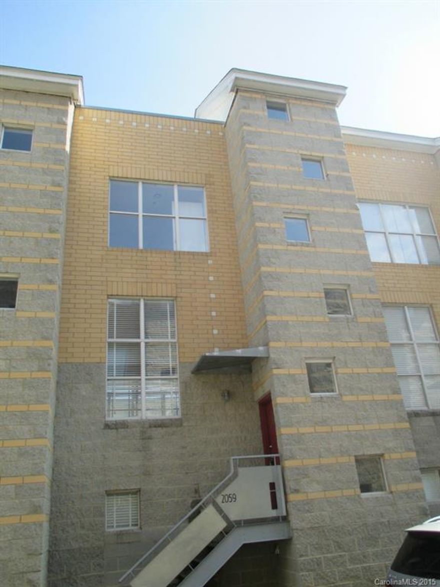 Updated Southend townhome with roof top terrace.  Enjoy Urban Living in this townhouse with unbelievable views of Southend, Dilworth and the city skyline.  Kitchen has granite, under mount sink and stainless steel appliances.  Both bathrooms have been updated with tile flooring and new vanity.  Enclosed patio is perfect for grilling and entertaining.  Walk to light rail, shops, restaurants, entertainment and more.