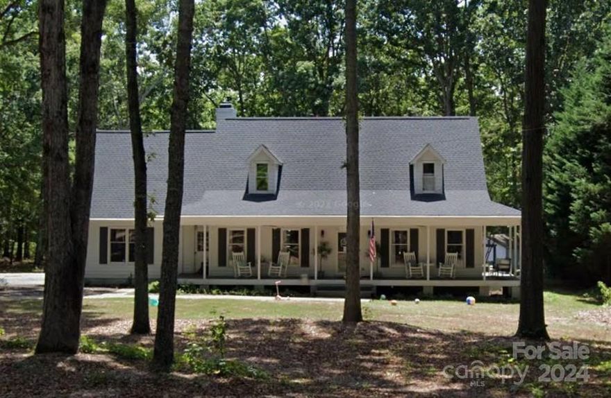 . Adorable 2 story fixer upper that just needs some TLC. Large .75 acre lot
with plenty of trees for privacy. Well sought after Tara Plantation. Great community! Close to shopping, restaurants & Hwy
77.
Showing Instructions, Considerations, a