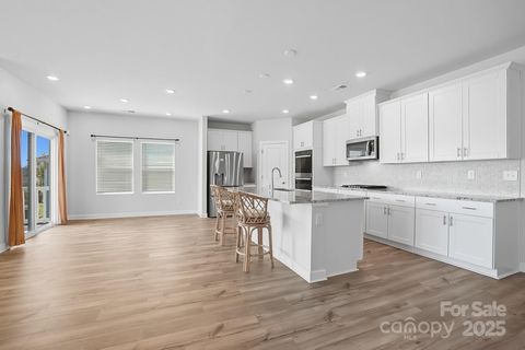 1020 Alicante Avenue Charlotte NC 28214