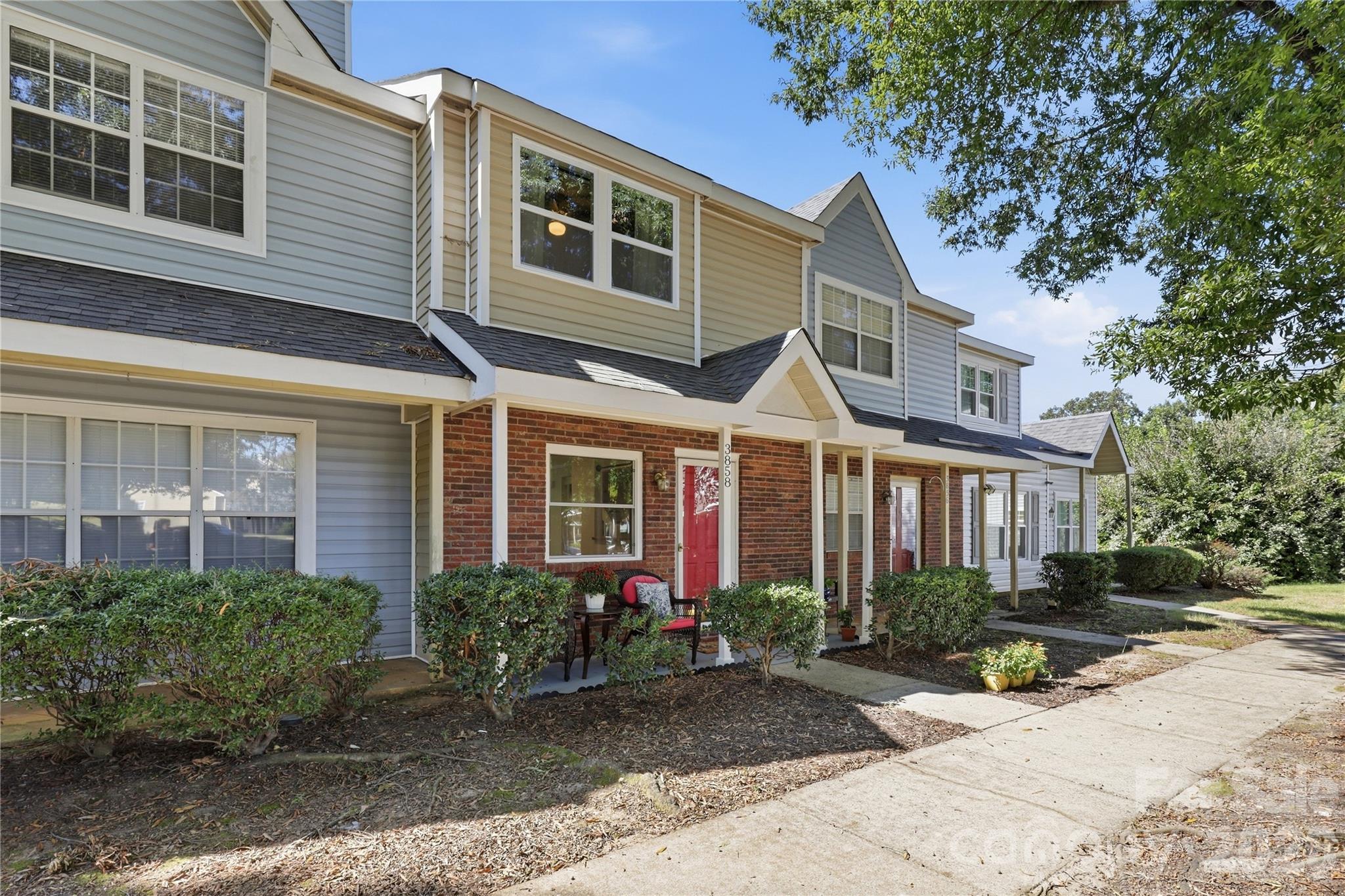 3858 Mosscroft Lane