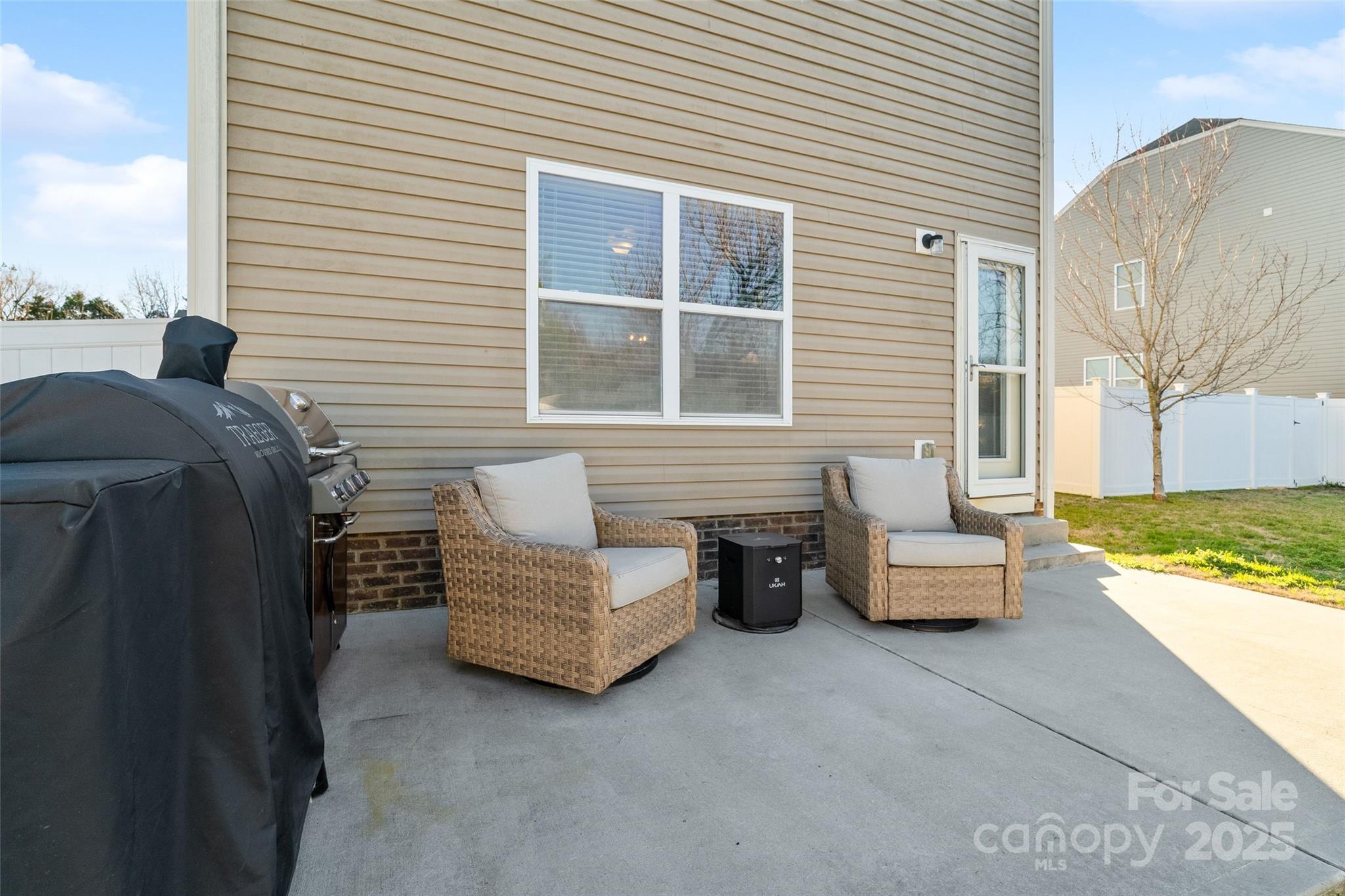 Ellis Pond - Residential