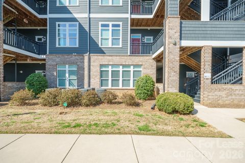 Photo of 935 Mcalway Road, Charlotte, NC 28211 (MLS # 4351787)