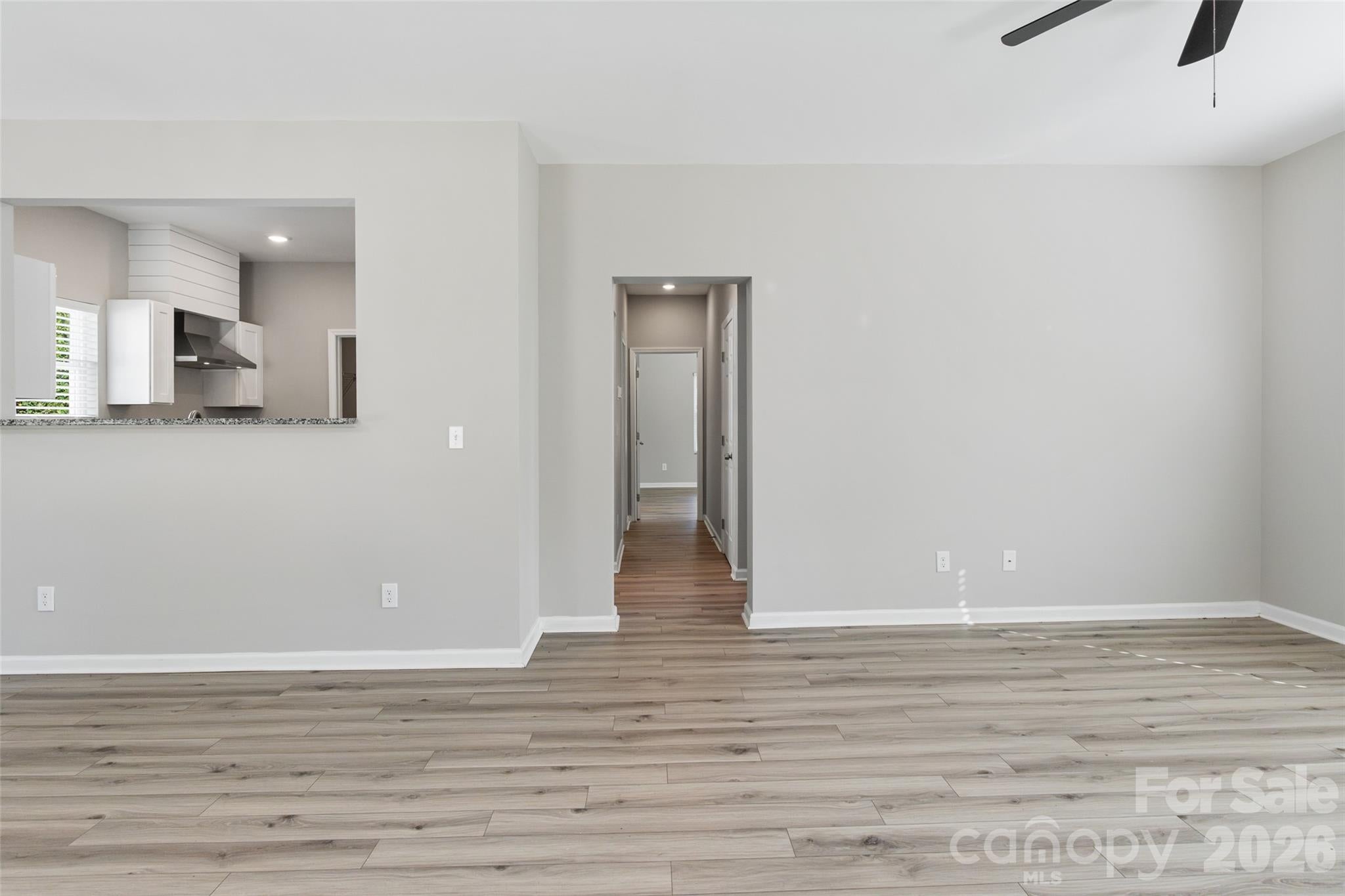 1646 Main Street W