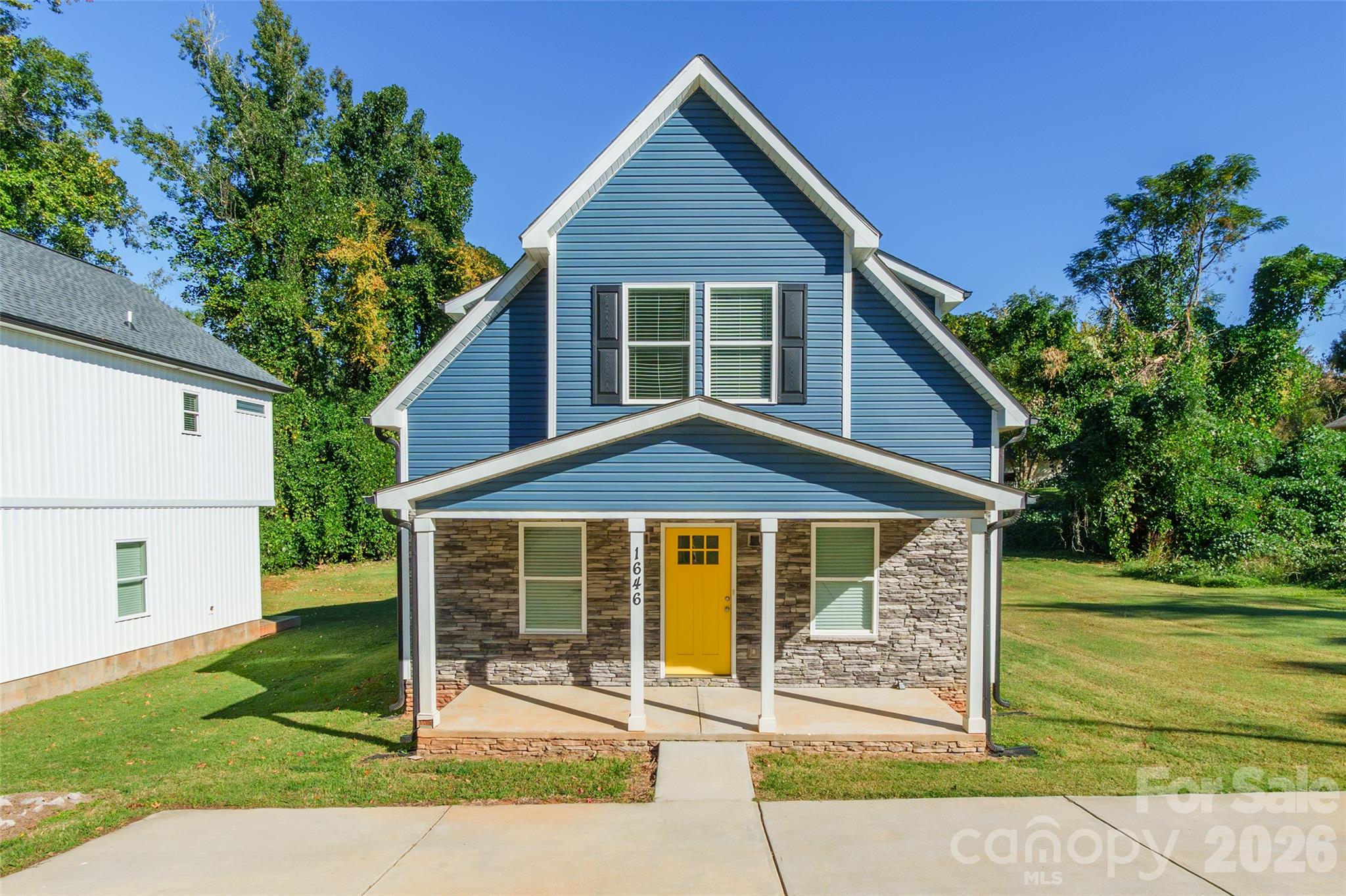 1646 Main Street W