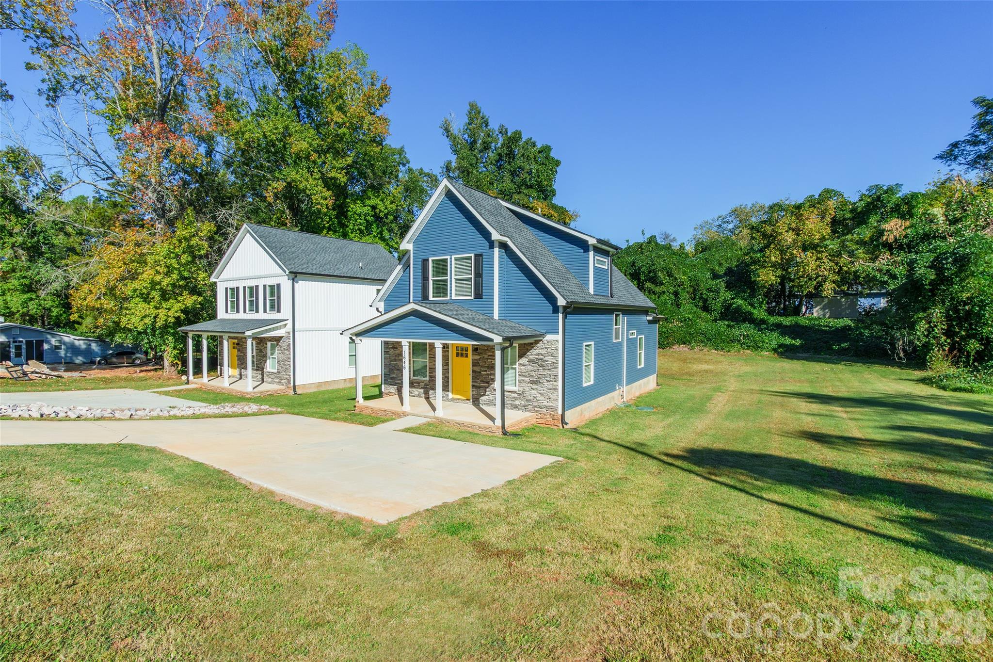 1646 Main Street W