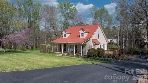 Photo of 203 Nottingham Drive, Maiden, NC 28650 (MLS # 4359921)