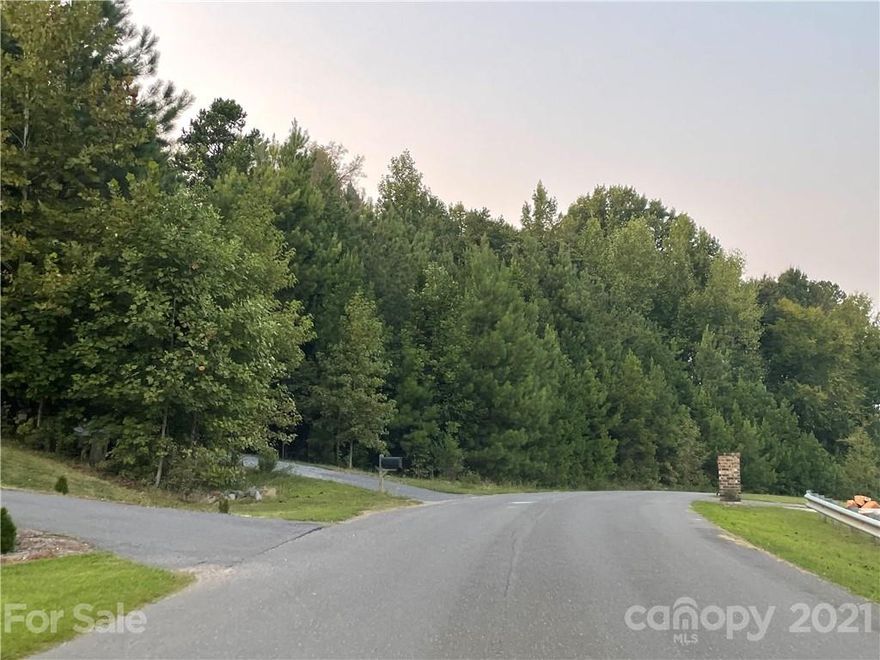 Beautiful 1.32 acre lot in a quiet Lake Wylie neighborhood.  Perfect place to build your dream home! Convenient to dining and shopping.