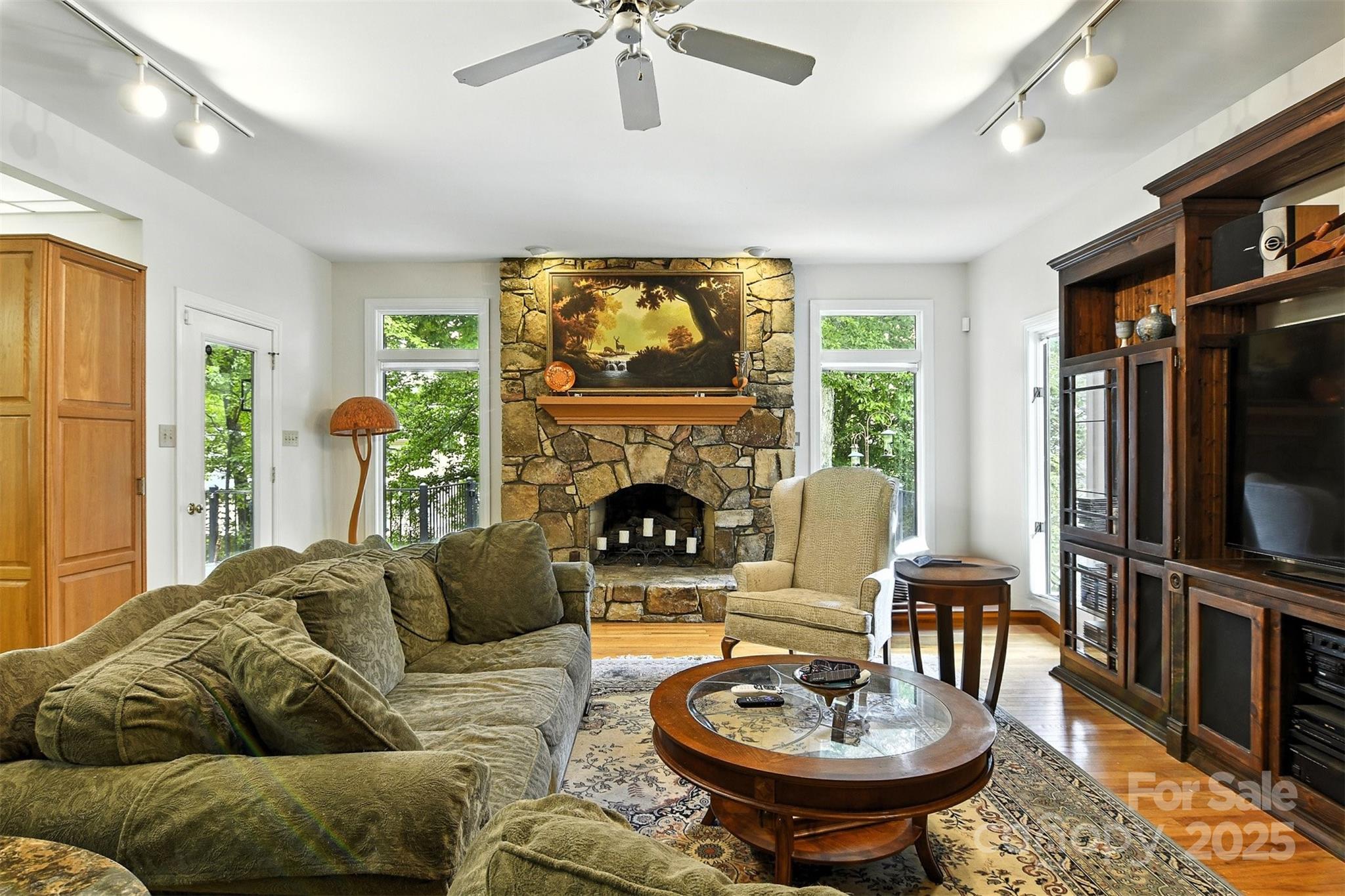 5042 Ridgeland Drive