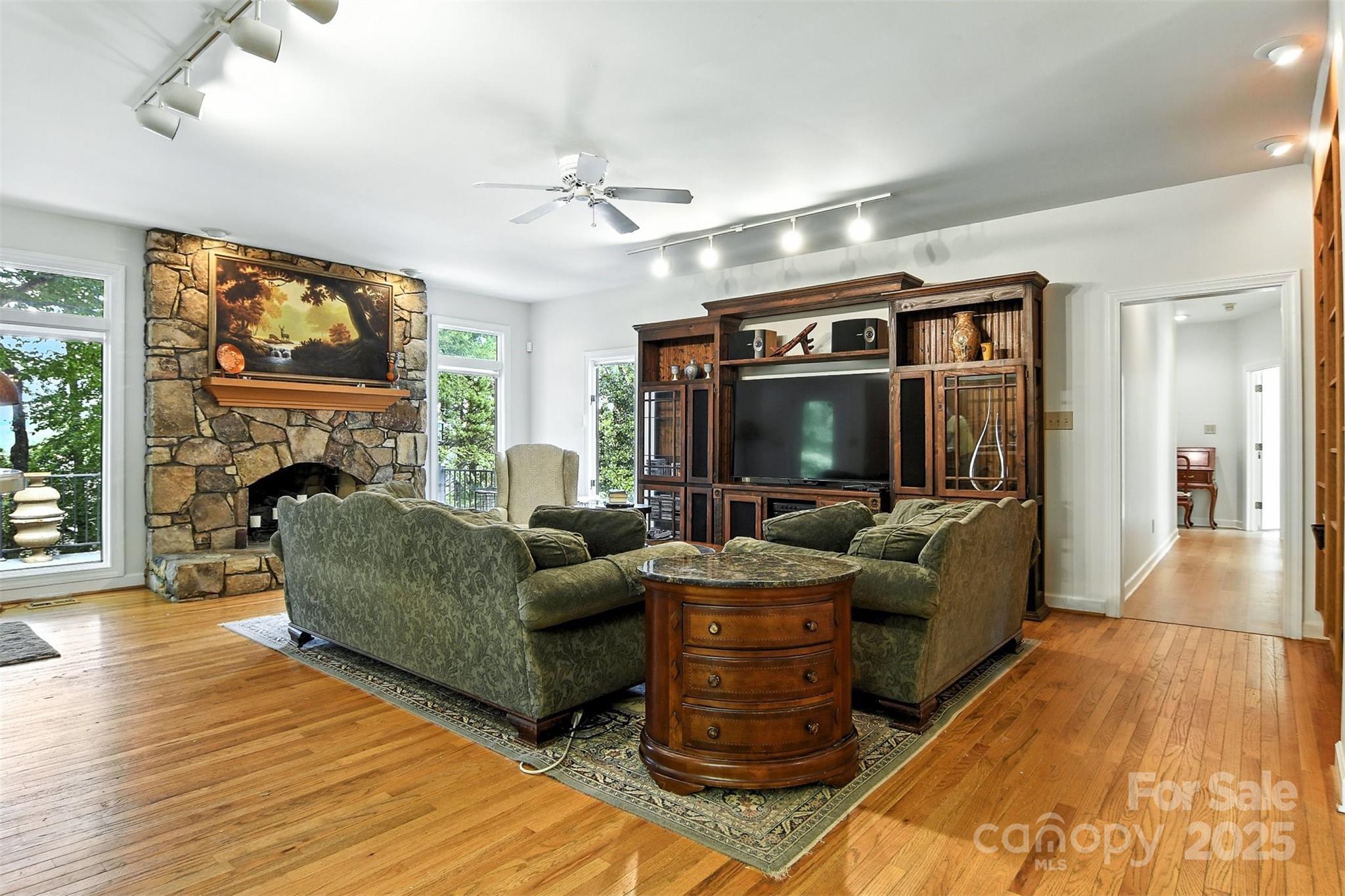 5042 Ridgeland Drive