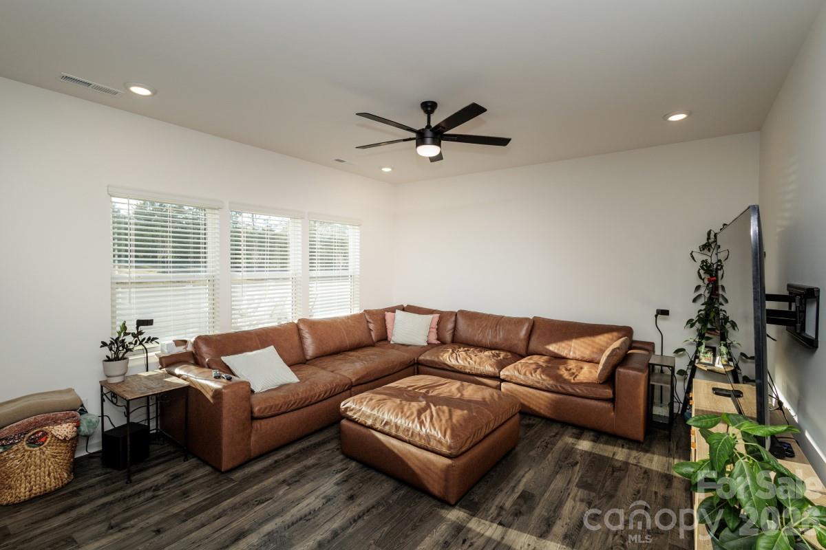 106 Stonewater Drive