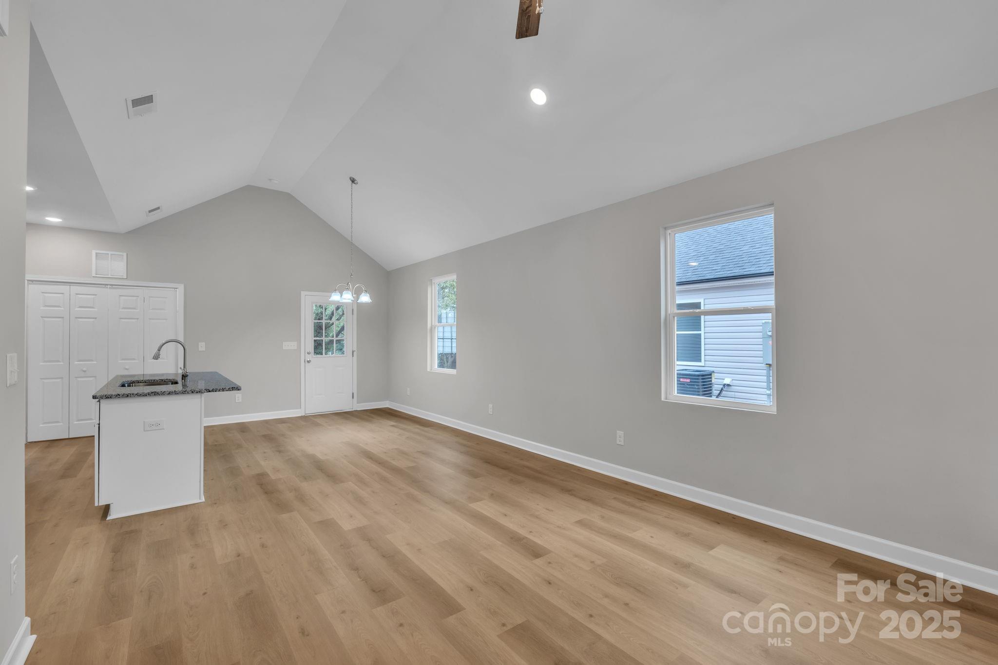 208 N Railroad Avenue