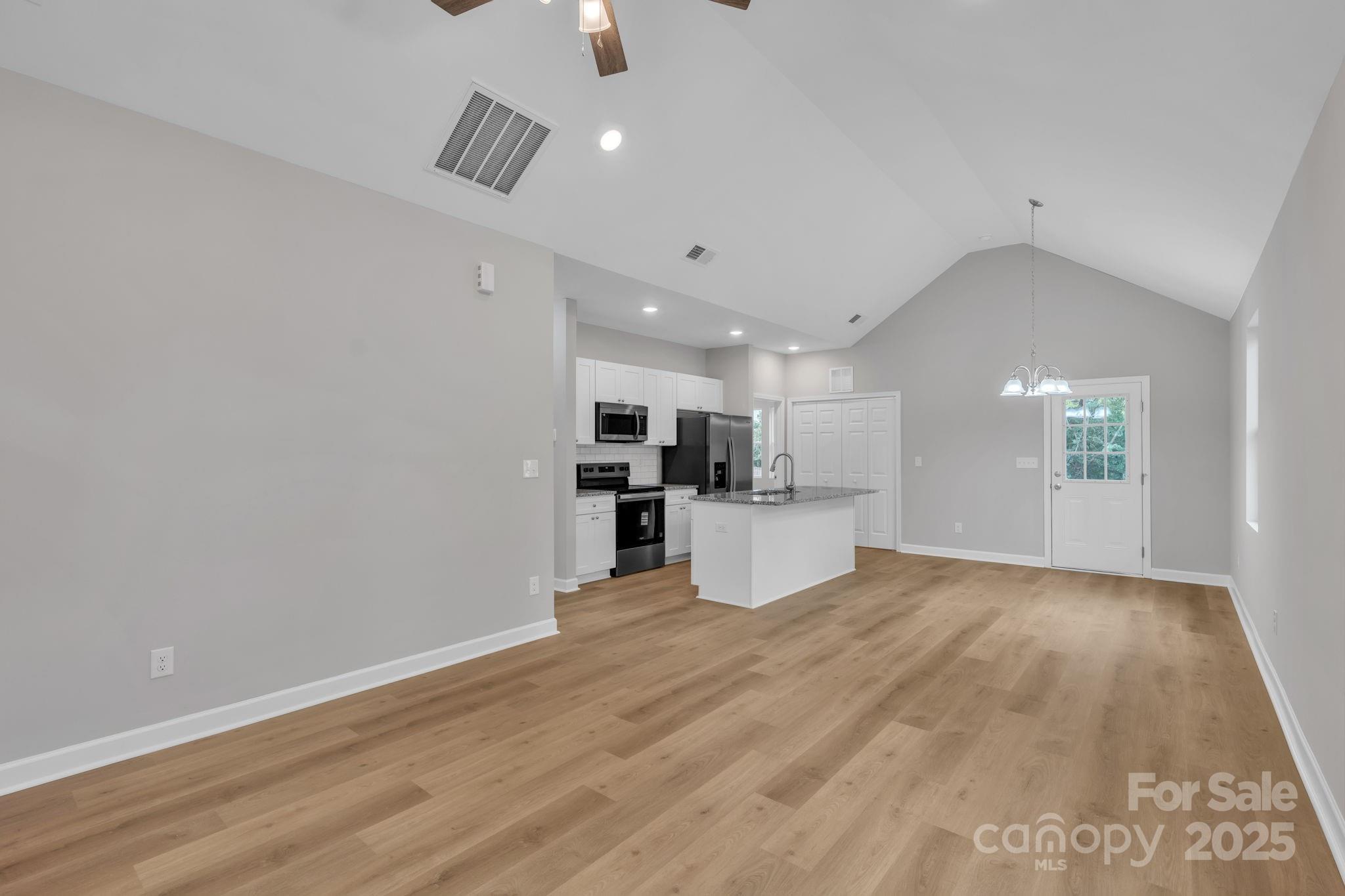 208 N Railroad Avenue