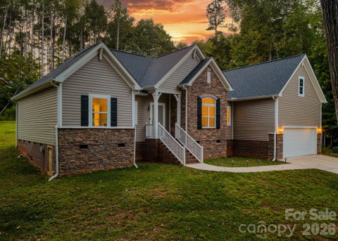 Photo of 4903 Rio De Luna, Hickory, NC 28601 (MLS # 4367865)