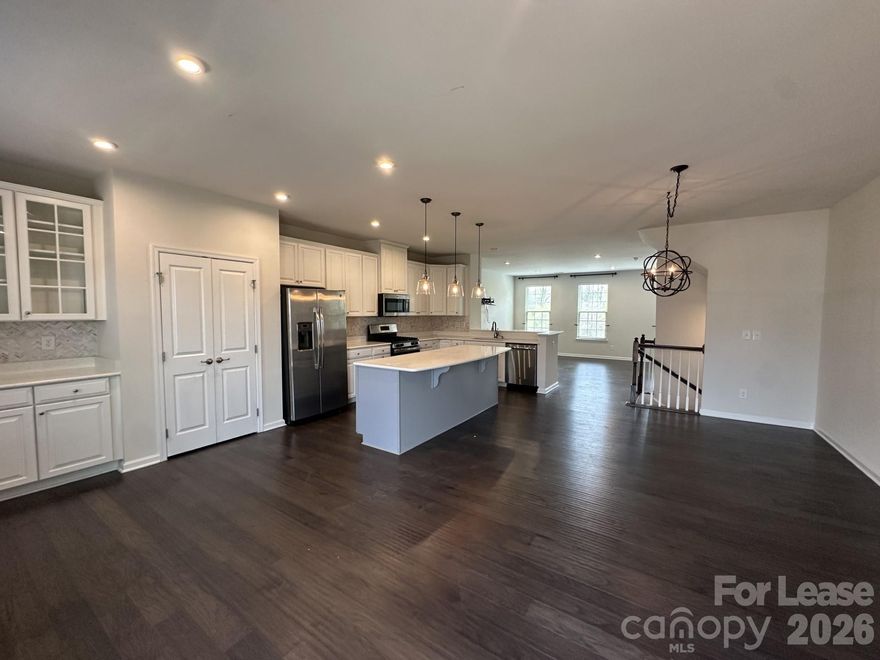 OWNER OFFERS A MONTH OF FREE RENT WITH TWELEVE MONTH CONTRACT SIGNED!!!
ome see this 3 bedroom town home! The home features a bonus room on the ground level with a half bath. The main level has the kitchen, living room, dining area and seating area by the kitchen and another half bath. Upstairs are all 3 full bedrooms and 2 full baths. The laundry room is also on the same floor as the bedrooms. The primary suite features a garden tub, oversized shower, and dual vanities. The primary also has a large walk-in closet.