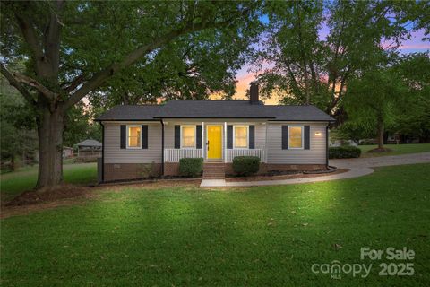 Photo of 2302 Old Hickory Grove Road, Mount Holly, NC 28120 (MLS # 4304103)