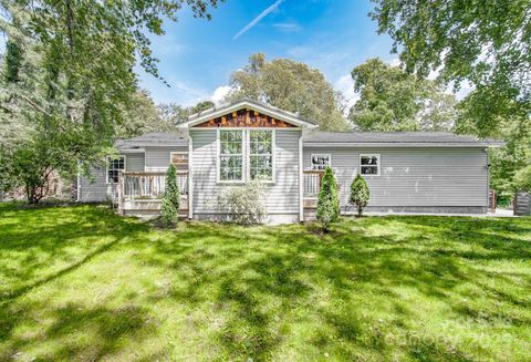 Photo of 51 Alfson Circle, Hendersonville, NC 28792 (MLS # 4264080)