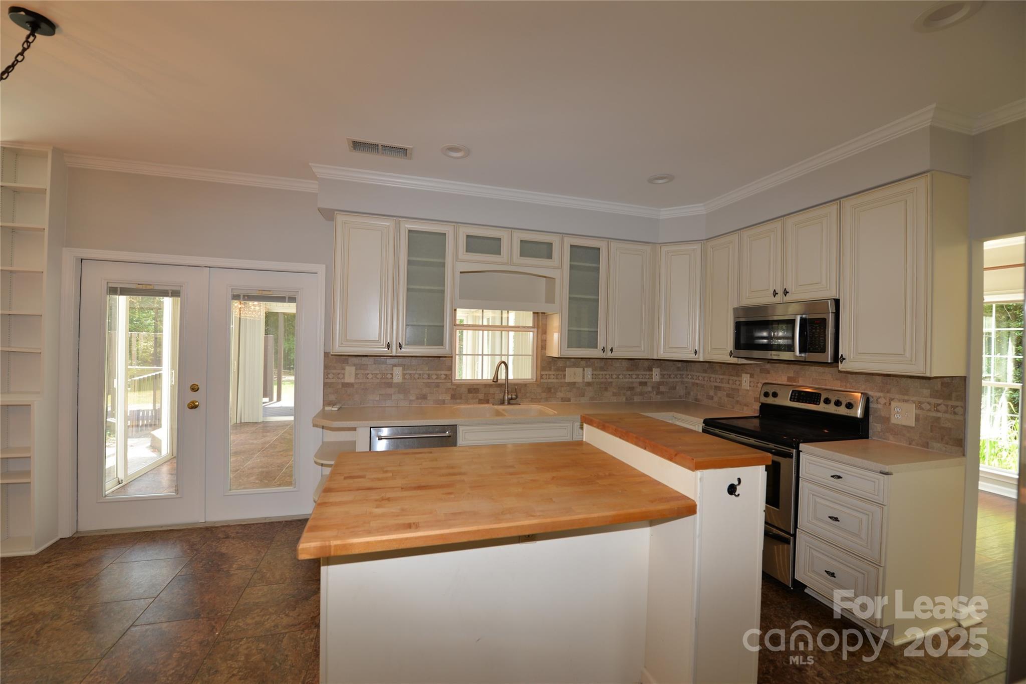 LAKE DAVIDSON - Residential Lease