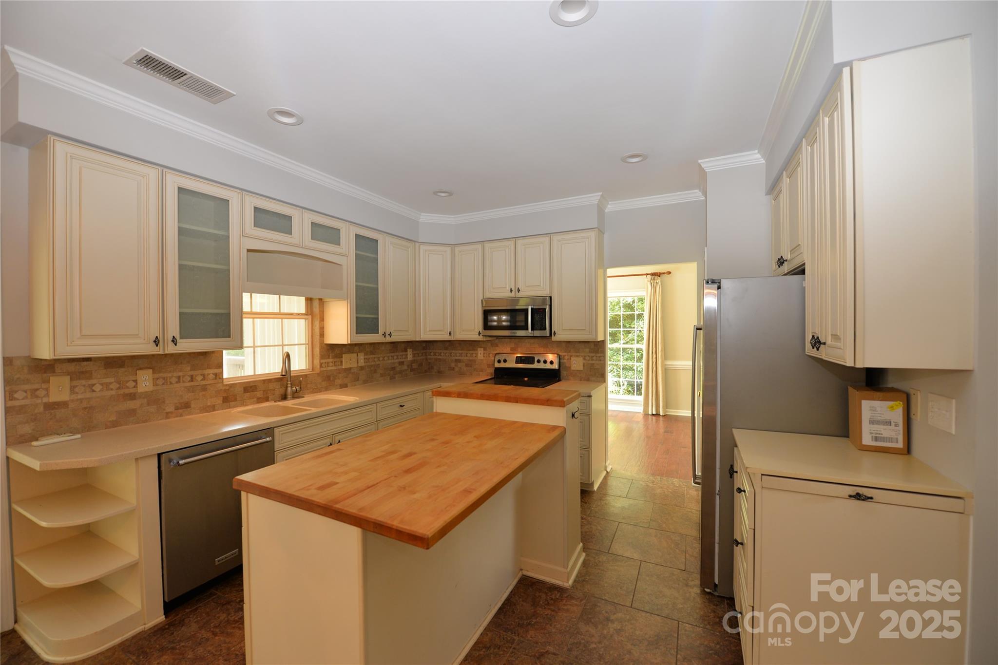 LAKE DAVIDSON - Residential Lease