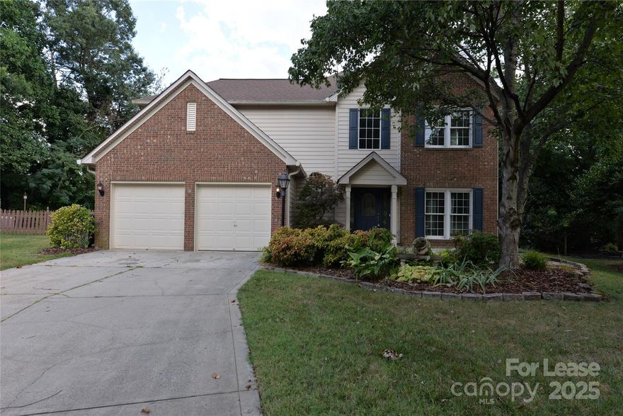 VACATION EVERY DAY ON LAKE DAVIDSON.  Adorable Cul-de-sac Waterfront Home with Community Boat Slip (slips are for rent and subject to availability).  Swim, Kayak, Paddle Board from your own back yard.  Walk one house down to the Community Boat Docks.  Spacious Open Layout with hardwoods, Great Room with Soaring Ceilings, Updated Kitchen, Formal Living and Dining or Turn into a Game Room for Lake Living.  Large Master with Trey Ceilings, Large Master Bath with Garden Tub, Dual Sinks and Walk In Shower, A Cozy Place to call home!