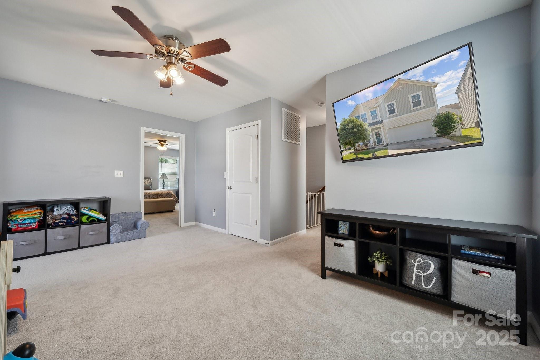 Newport Lakes - Residential