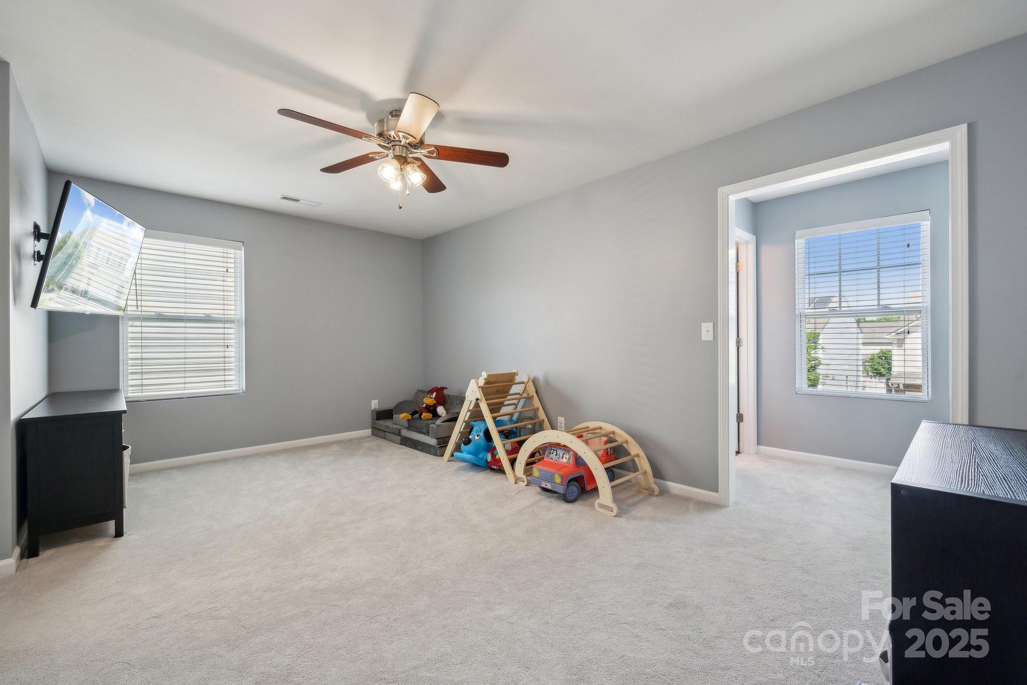 Newport Lakes - Residential