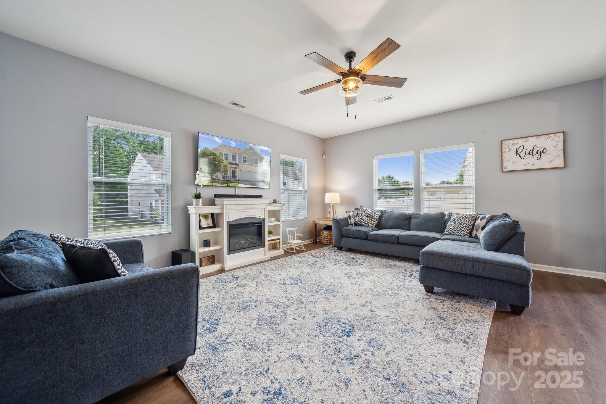 Newport Lakes - Residential