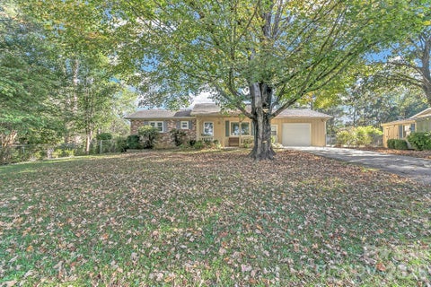 Photo of 1 Dewberry Lane, Hendersonville, NC 28792 (MLS # 4435645)