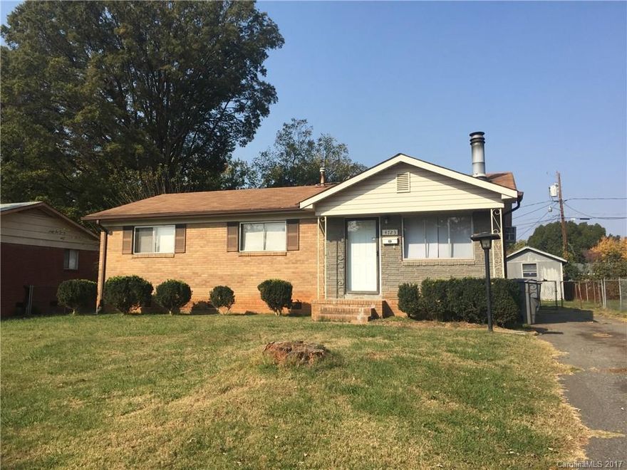 This is a cute 3 bedroom 1 bath house in the University area. It is conveniently located to the interstate, restaurants, and shopping. Features also include wood and ceramic tile floors and a fenced back yard. Call today, this house won't last long!