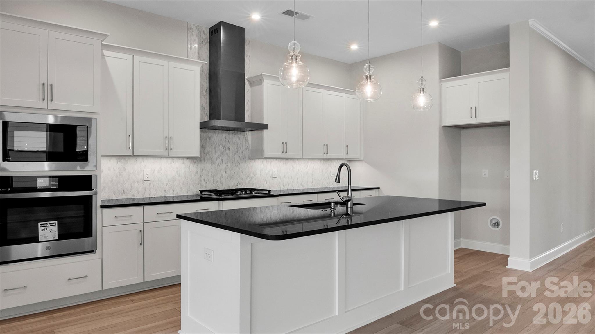 3022 Brush Creek