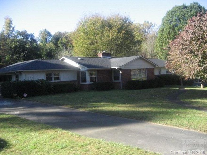 New Listing: Spacious intown 3 BR 2 bath brick home in move in condition. Home features large living room, formal dining an family room with vaulted ceiling an gas log fireplace. Home sits on double lot with double carport an unfinished basement great for storage for future living area. Home has had many updates including new roof, thermal windows, an new furnace all within last 5 years. Plus, home carries a 1 year home warranty. Must See!