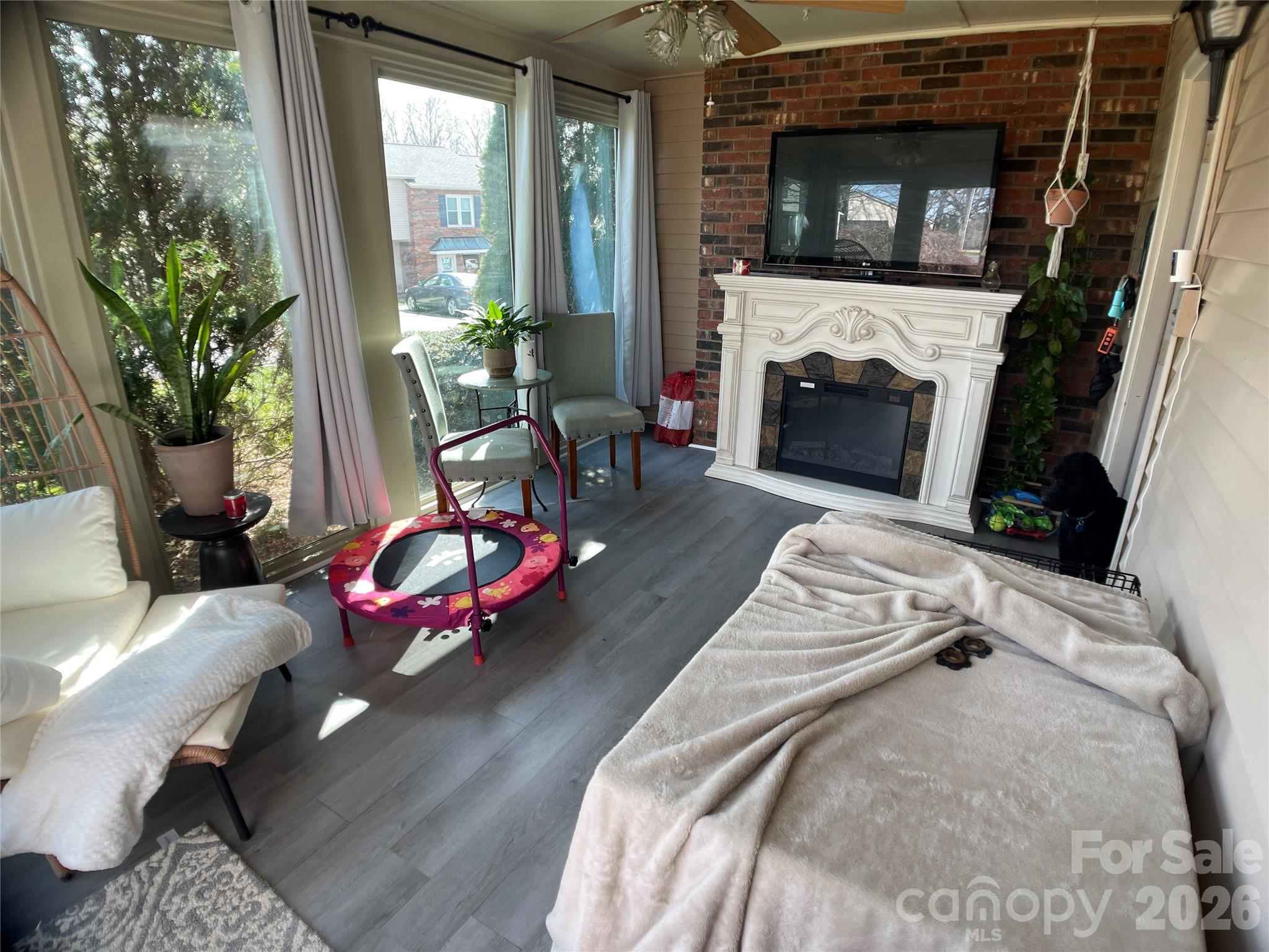 WESTMINISTER PARK - Residential